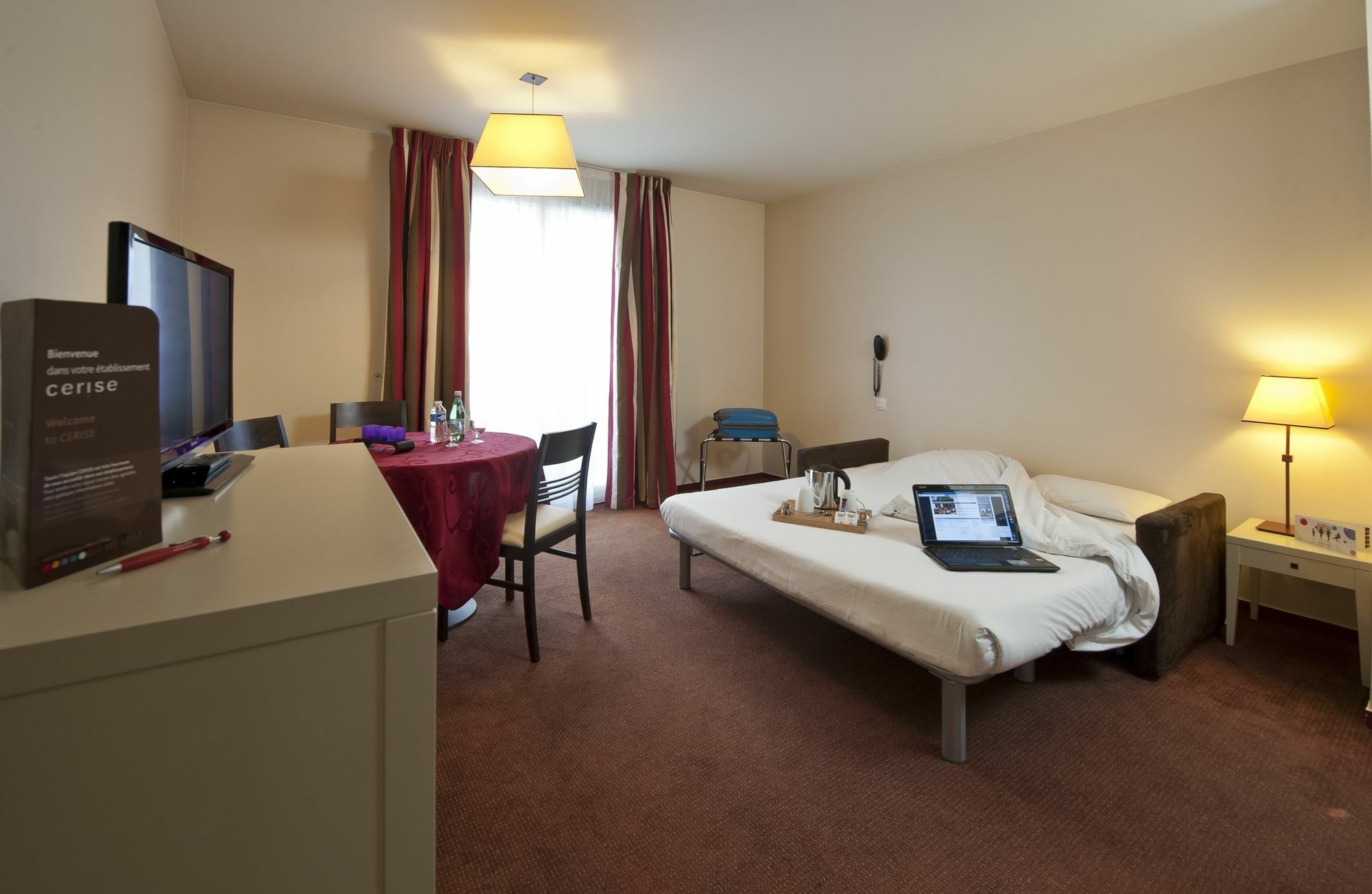 Hotel Cerise ชาตู ภายนอก รูปภาพ