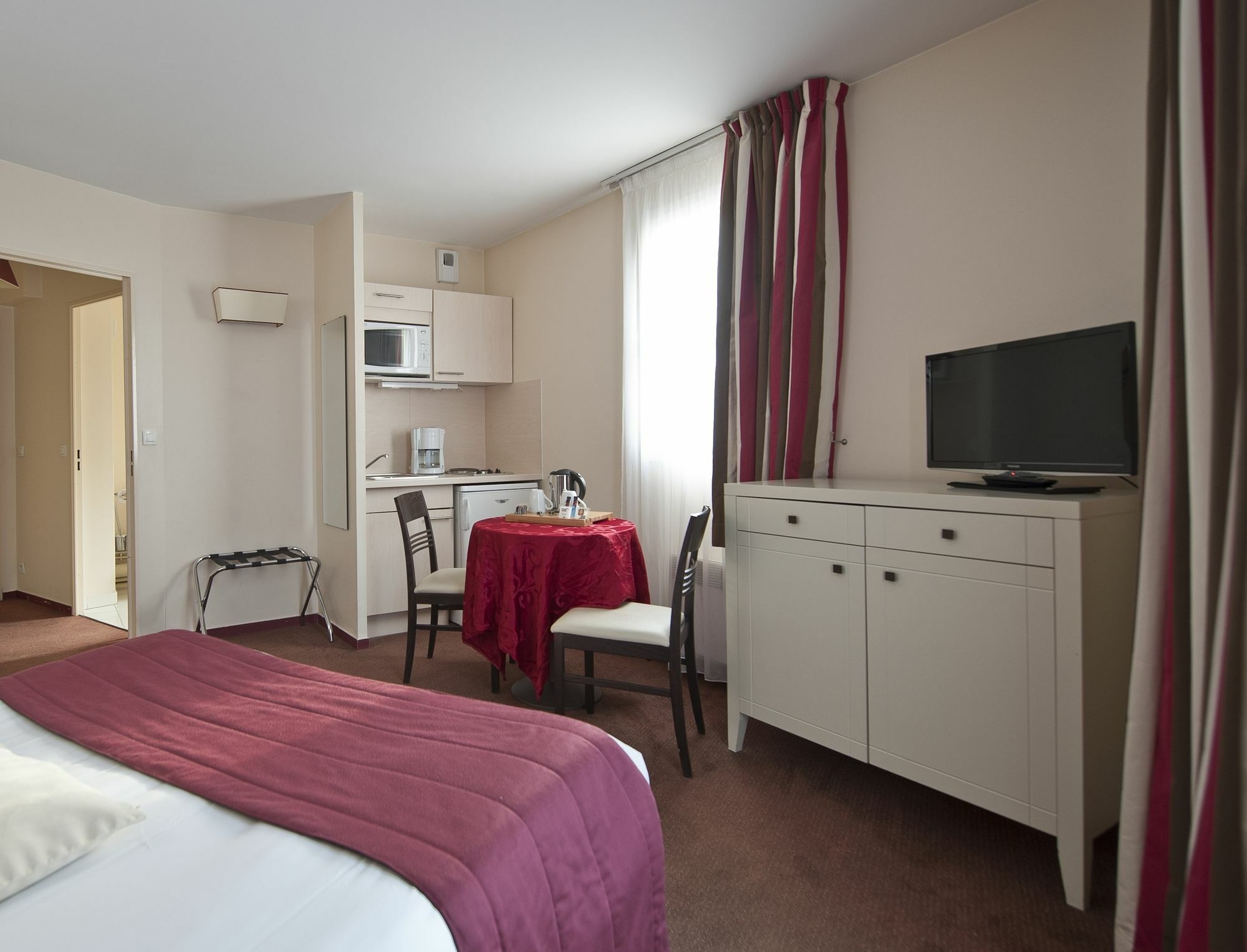 Hotel Cerise ชาตู ภายนอก รูปภาพ
